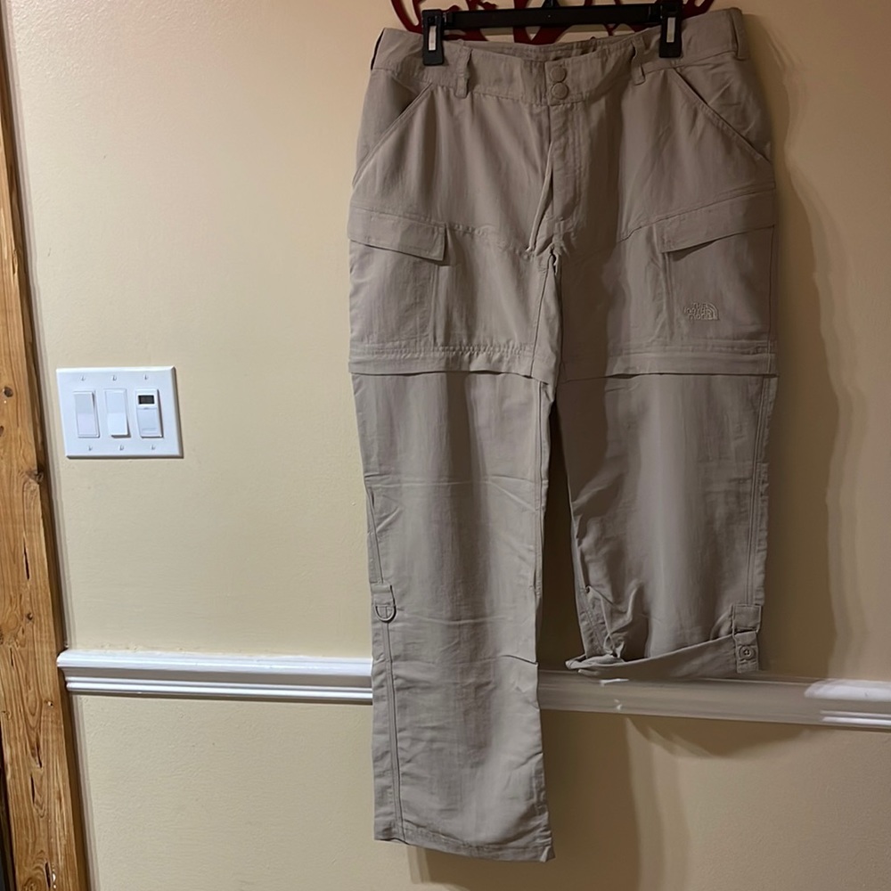 The North Face women’s hiking pants w/ zip off legs NWT